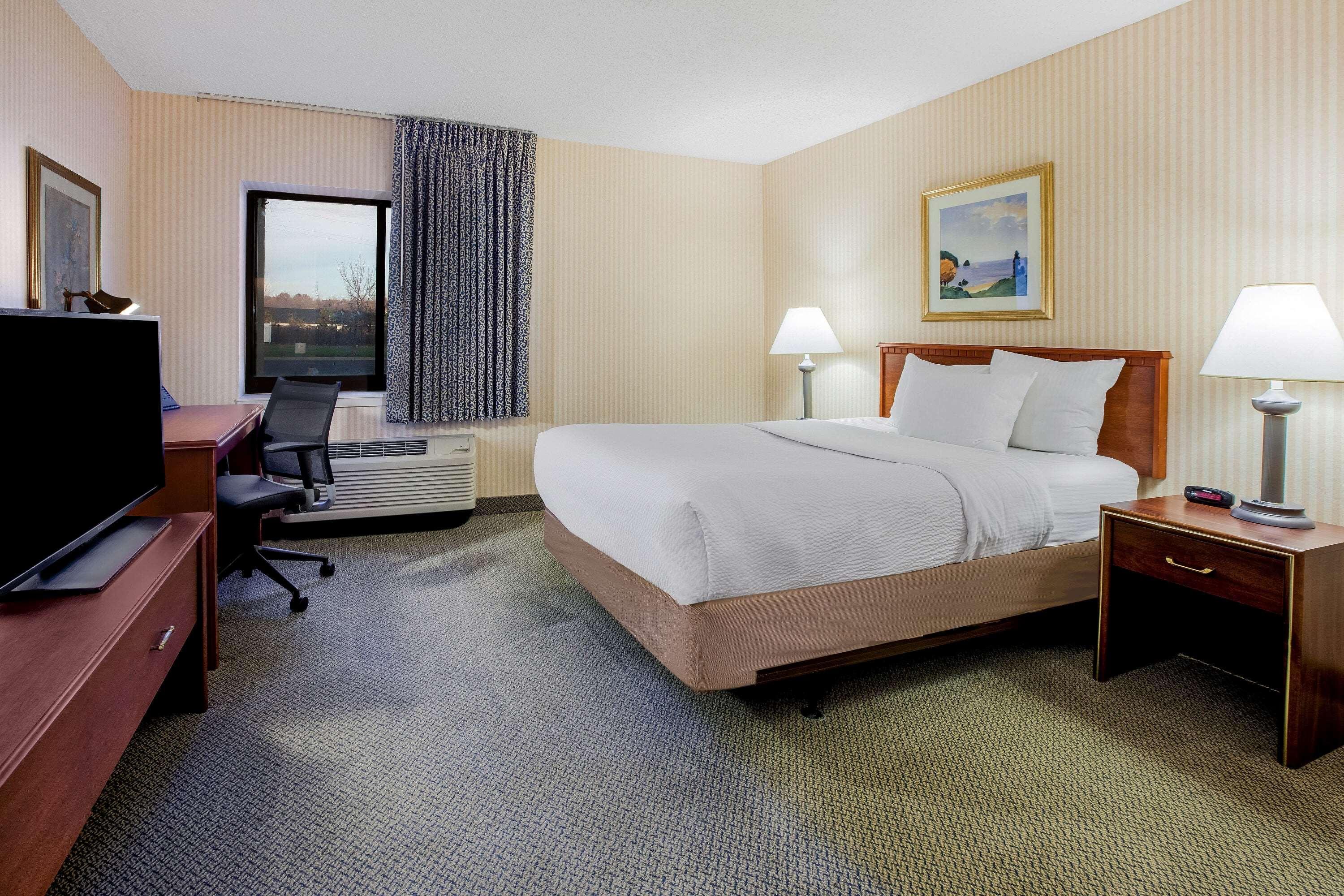 La Quinta Inn By Wyndham Detroit Southgate Exterior photo