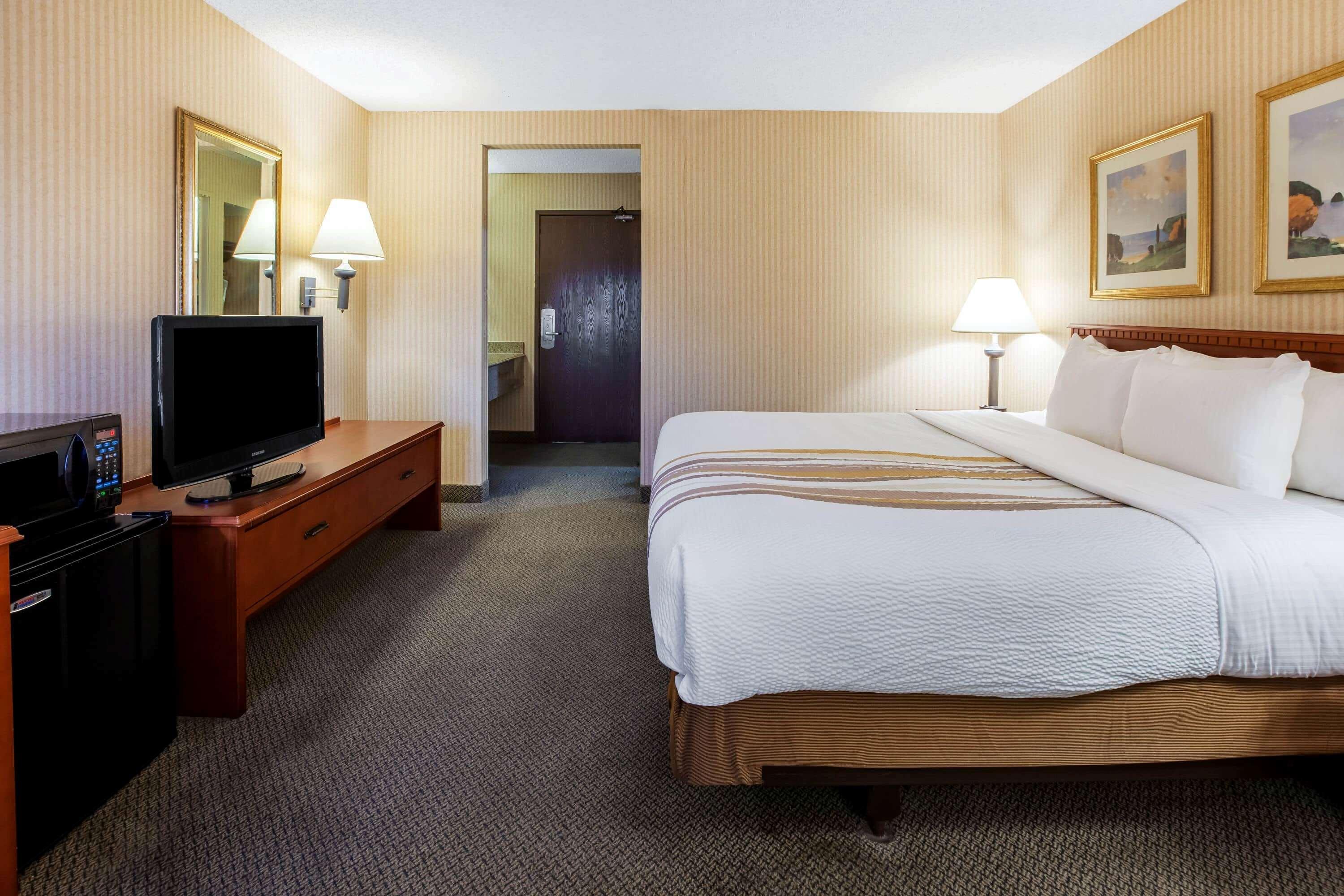 La Quinta Inn By Wyndham Detroit Southgate Exterior photo