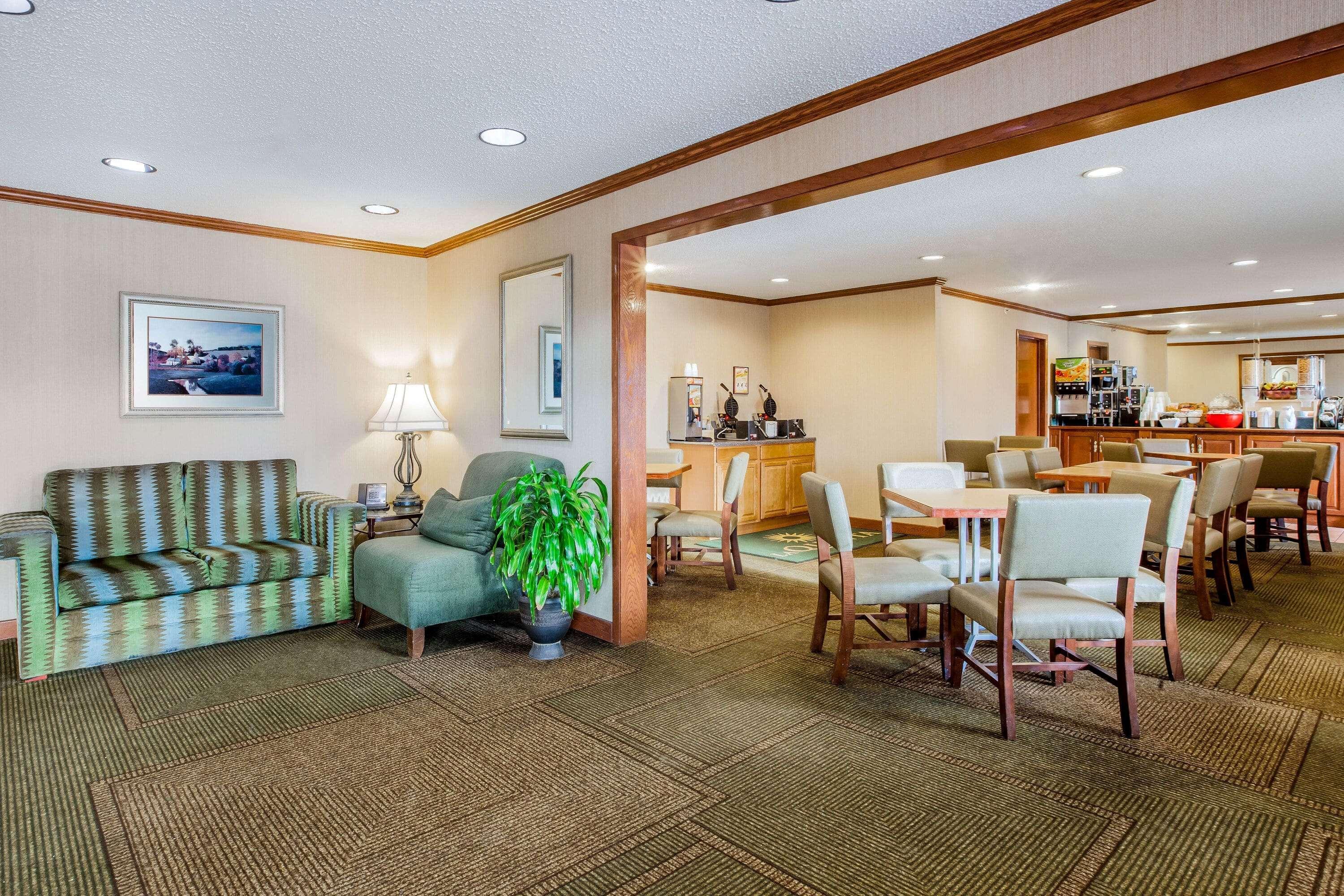 La Quinta Inn By Wyndham Detroit Southgate Exterior photo